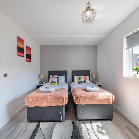 Ash View Place 4 -Heathrow - Thorpe Park - Free Parking Staines-upon-Thames Buitenkant foto