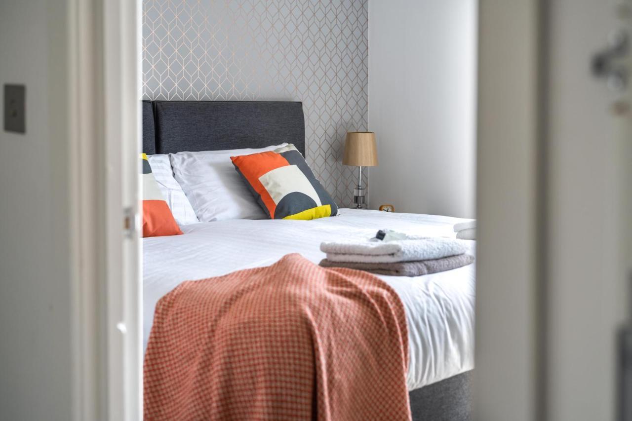 Ash View Place 4 -Heathrow - Thorpe Park - Free Parking Staines-upon-Thames Buitenkant foto