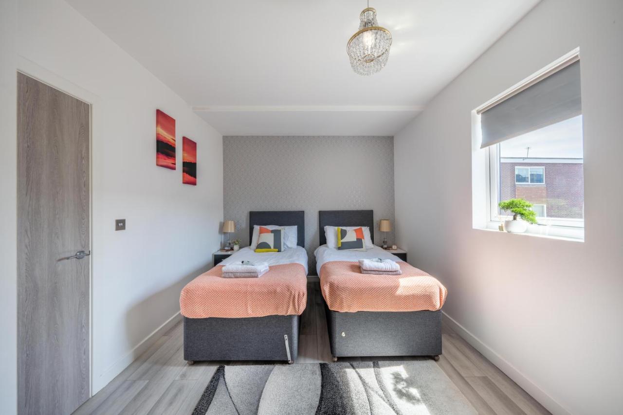 Ash View Place 4 -Heathrow - Thorpe Park - Free Parking Staines-upon-Thames Buitenkant foto
