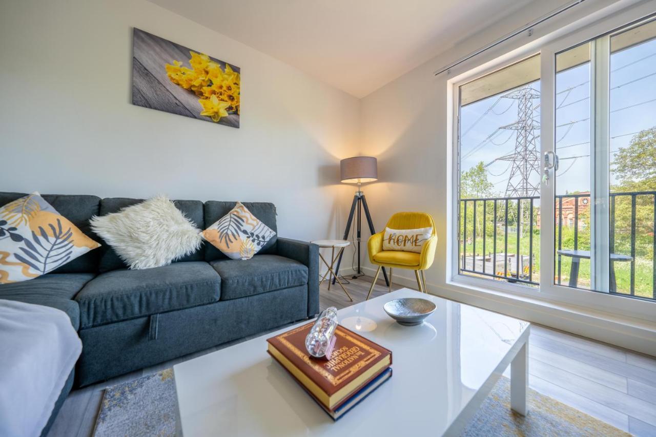 Ash View Place 4 -Heathrow - Thorpe Park - Free Parking Staines-upon-Thames Buitenkant foto