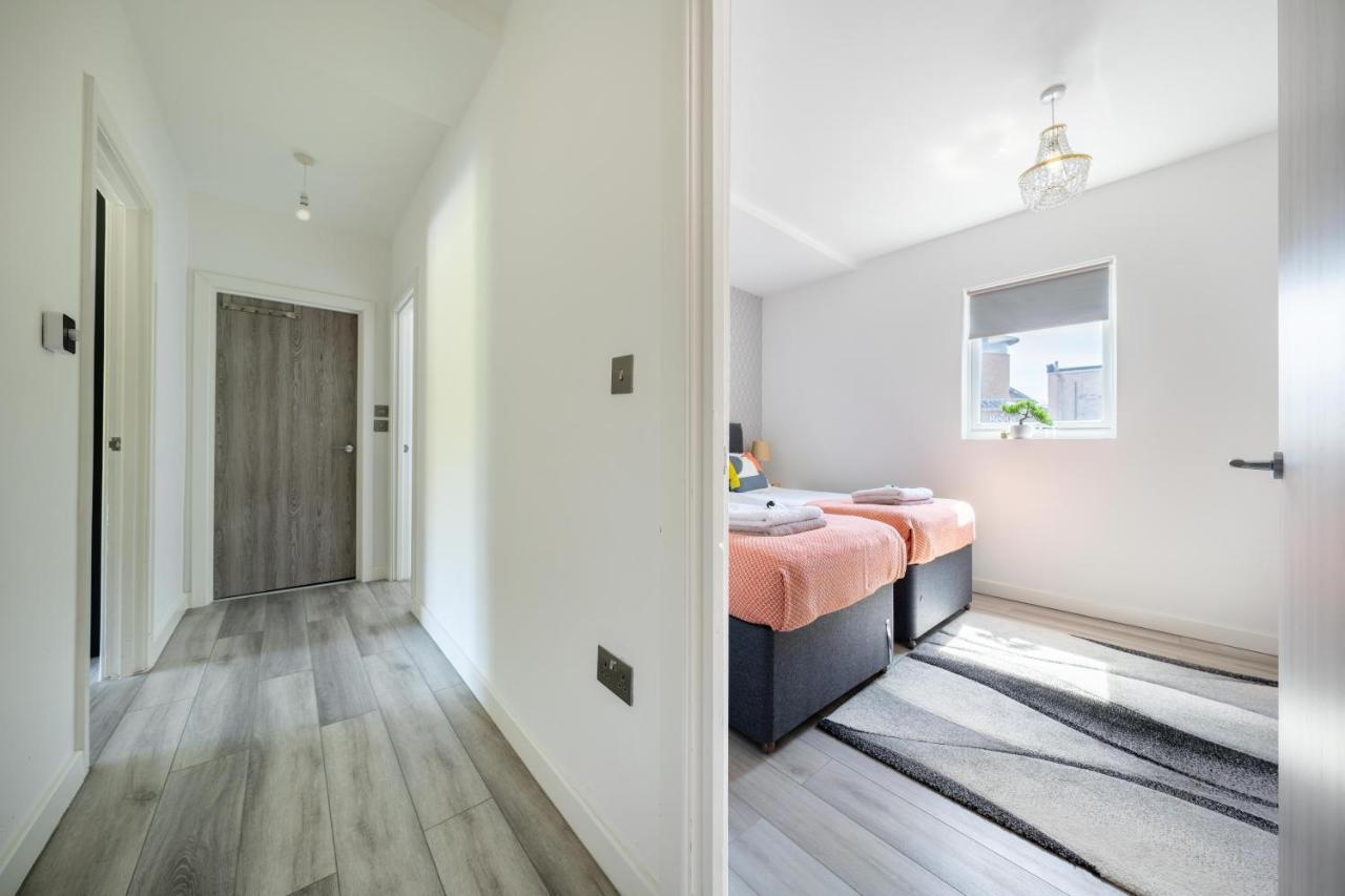 Ash View Place 4 -Heathrow - Thorpe Park - Free Parking Staines-upon-Thames Buitenkant foto