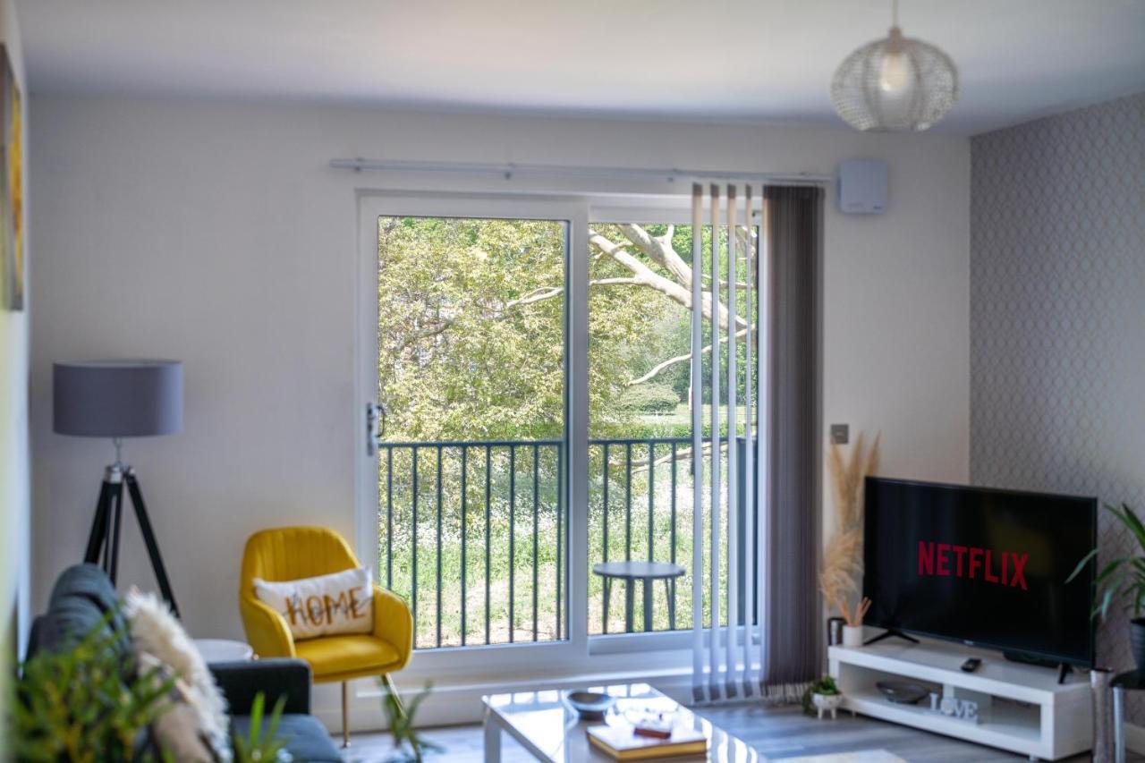 Ash View Place 4 -Heathrow - Thorpe Park - Free Parking Staines-upon-Thames Buitenkant foto