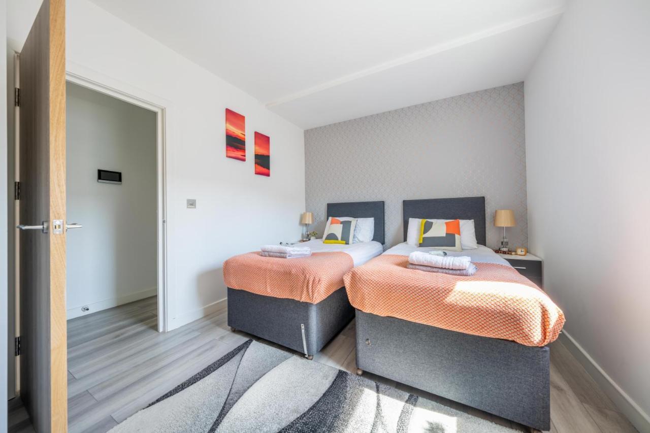 Ash View Place 4 -Heathrow - Thorpe Park - Free Parking Staines-upon-Thames Buitenkant foto