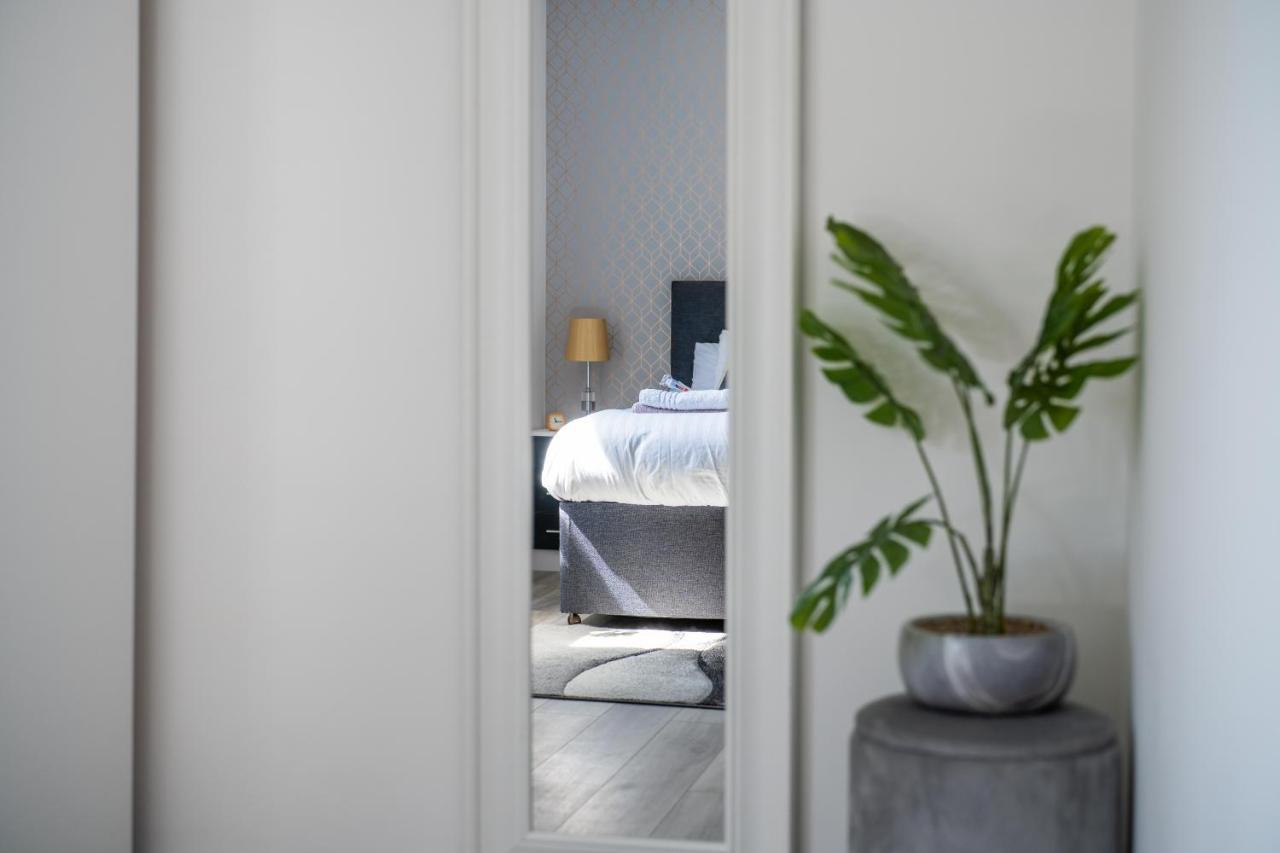 Ash View Place 4 -Heathrow - Thorpe Park - Free Parking Staines-upon-Thames Buitenkant foto