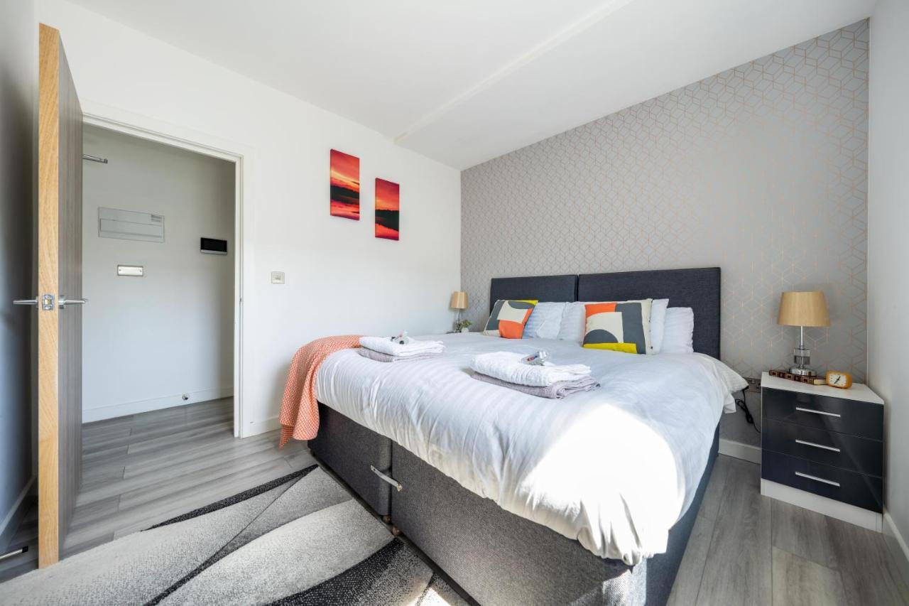 Ash View Place 4 -Heathrow - Thorpe Park - Free Parking Staines-upon-Thames Buitenkant foto